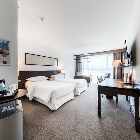 ホテル フォーポインツ シェラトン ボルゾーノ ボーゼン 4*