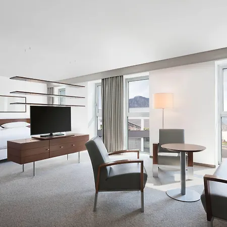 フォーポインツ シェラトン ボルゾーノ ボーゼン 4* ボルツァーノ