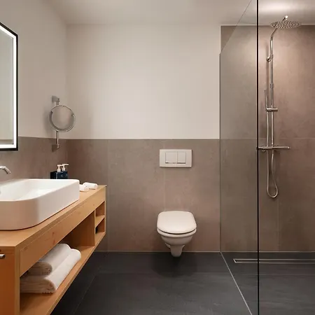 Four Points Sheraton Готель 4*