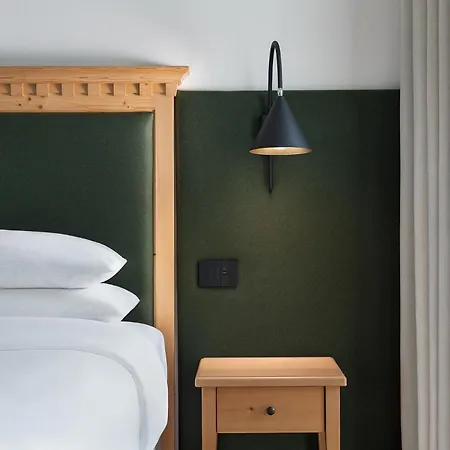 Готель Four Points Sheraton 4*