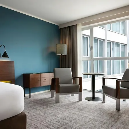 Four Points Sheraton Готель 4*
